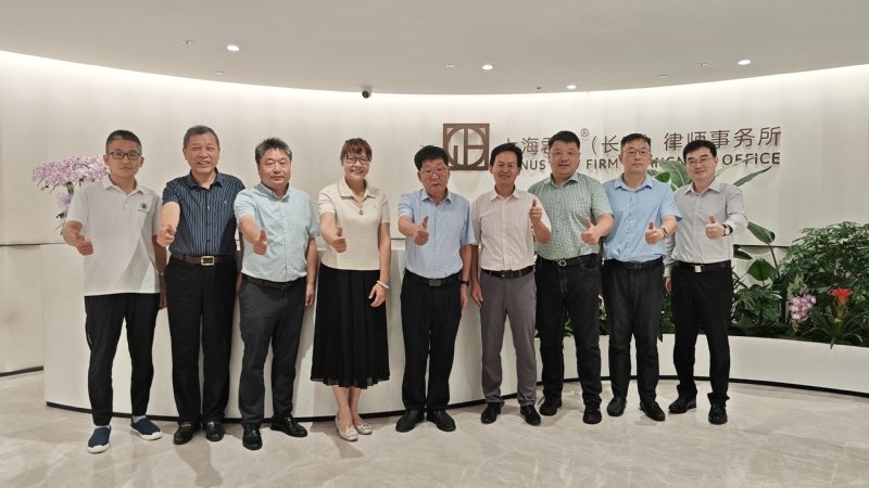 与各律所管理团队开展专题座谈