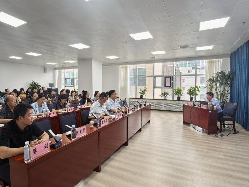 新疆维吾尔自治区高级人民法院党组副书
